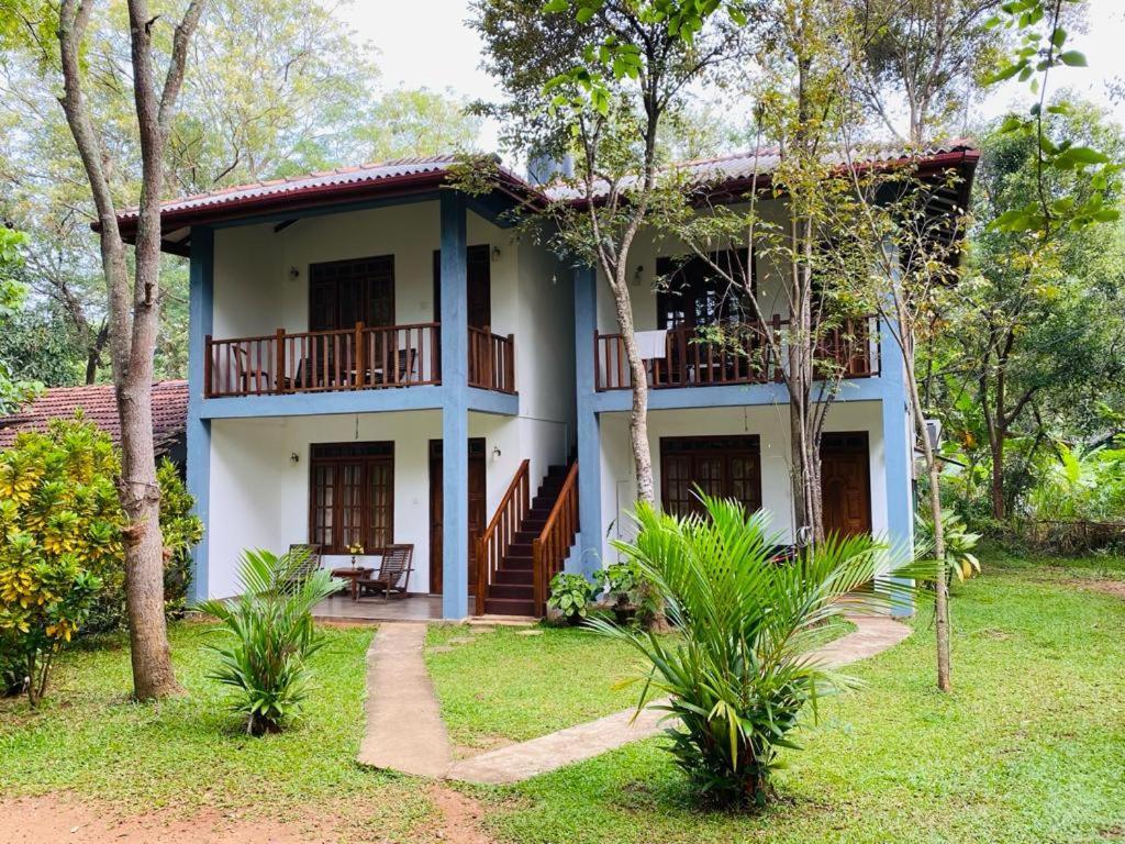 Isanka Lion Lodge سيغيرِيا المظهر الخارجي الصورة